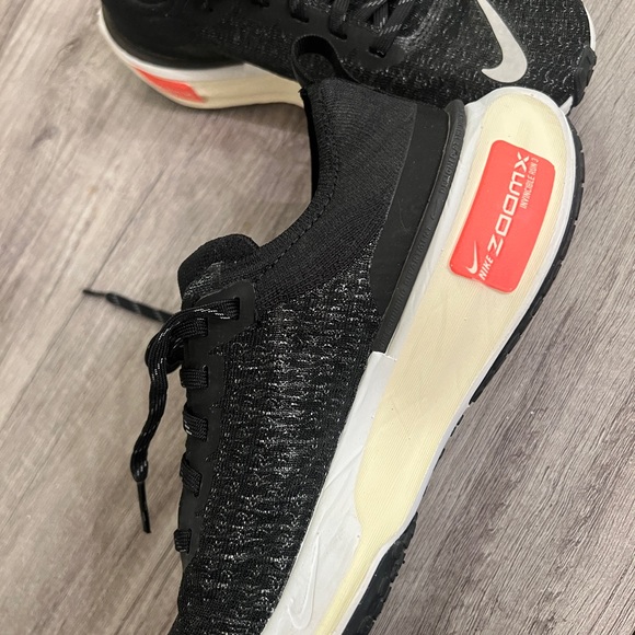 Women’s Nike Invincible Run 3’s ( brand new) - Picture 5 of 6